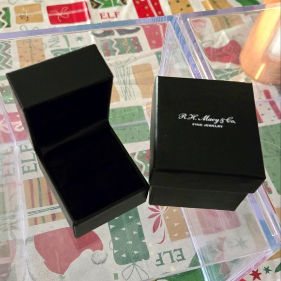 R. H. Macy & Co. JEWELRY Gift Box Set • 2 Pieces ( Used ) - Picture 5 of 8